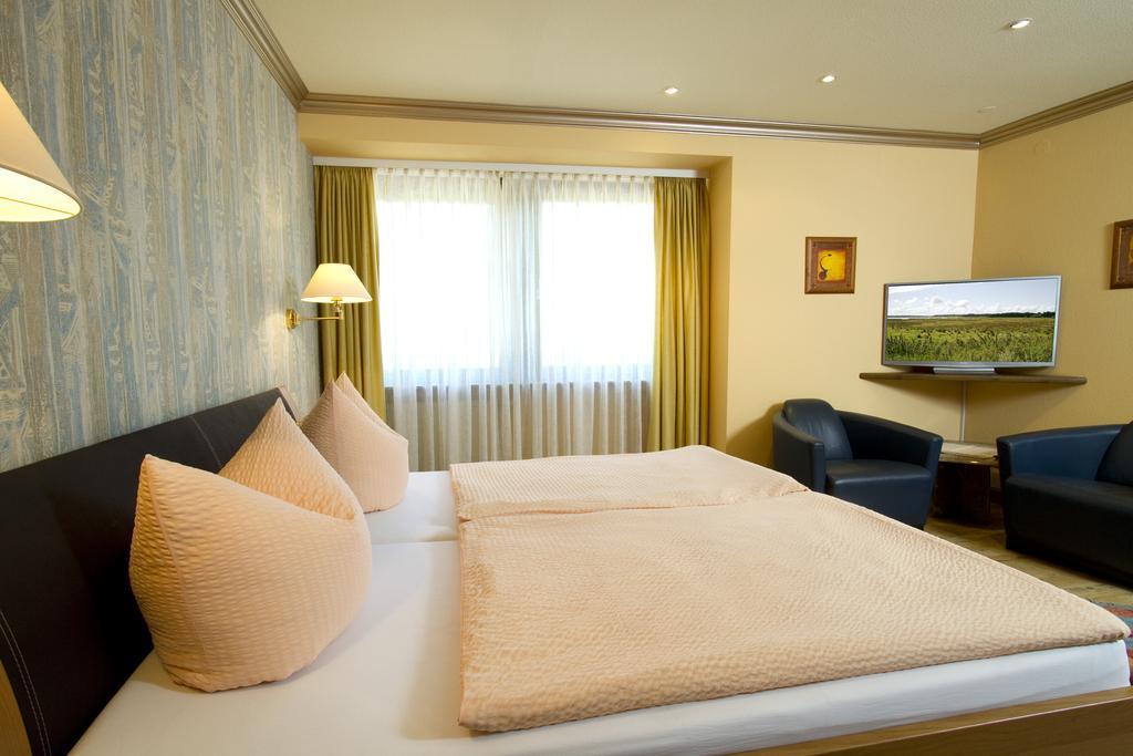 Gaestehaus Hebinger Am Schlosspark ไดเดสไฮม์ ห้อง รูปภาพ