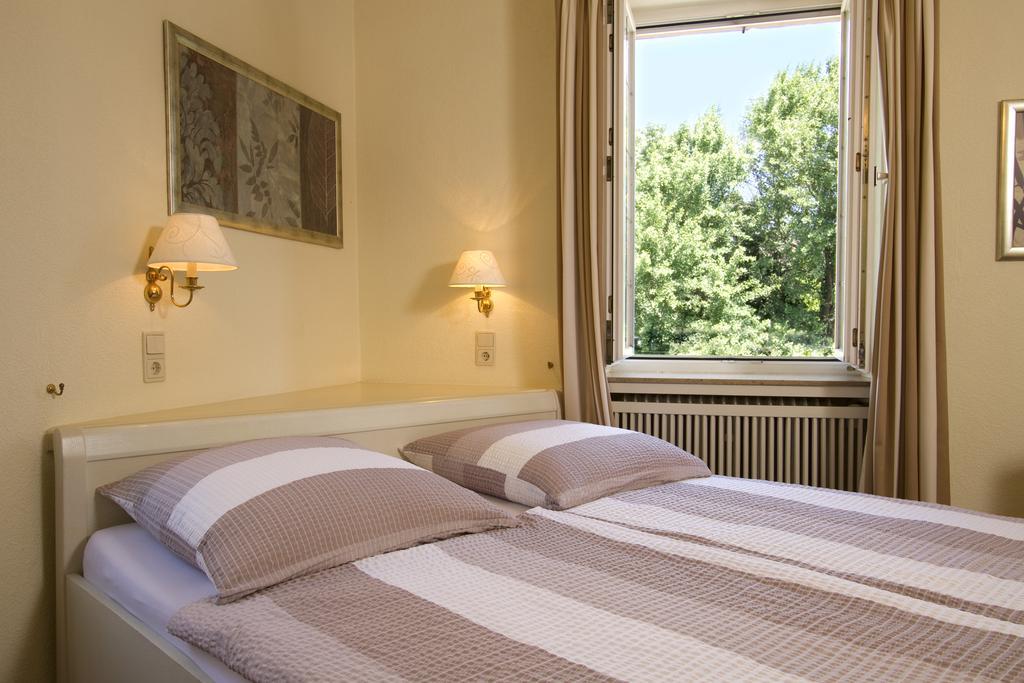 Gaestehaus Hebinger Am Schlosspark ไดเดสไฮม์ ห้อง รูปภาพ
